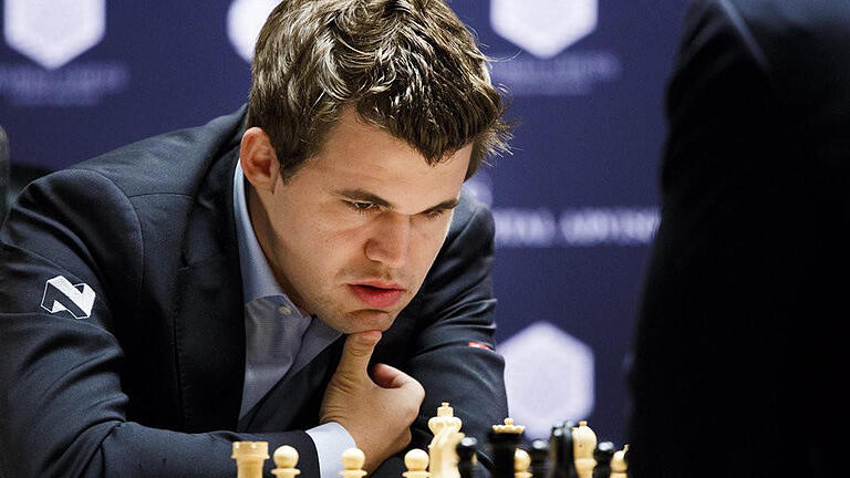 Denker       -  Magnus Carlsen hat bei der Schach-WM die zehnte Partie gewonnen. Foto: Justin Lane