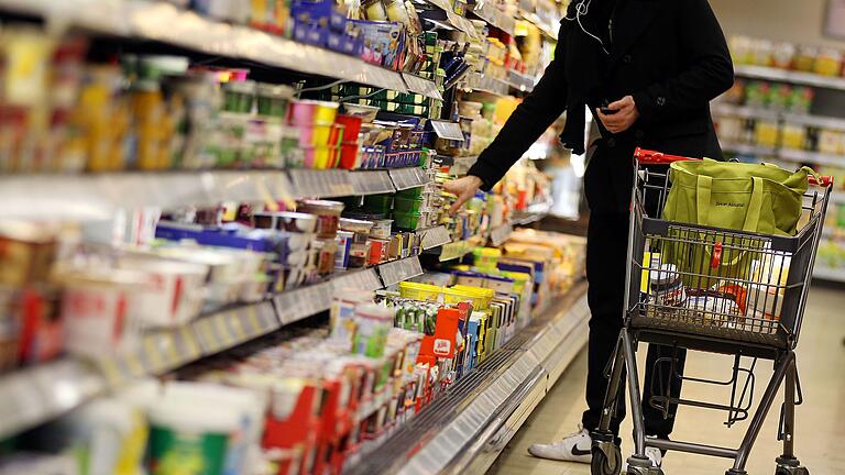 Einkaufen im Supermarkt       -  Eigenmarken werden bei Verbrauchern immer beliebter. (Foto Archiv)