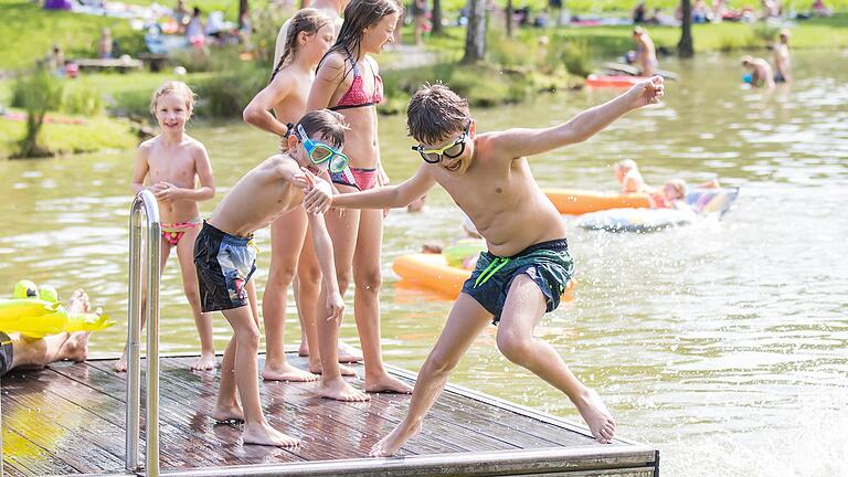 An sonnigen Tagen wird's turbulent am Arnsteiner Badesee.