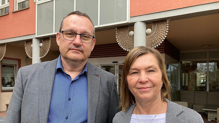 Geschäftsführer Dieter Reichert stellte in der Beiratsversammlung der Heroldstiftung die neue Pflegedienstleiterin Zdenka Thielke-Kolar vor. Geschäftsführer Dieter Reichert stellte in der Beiratsversammlung der Heroldstiftung die neue Pflegedienstleiterin Zdenka Thielke-Kolar vor.
