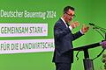 Deutscher Bauerntag       -  Bundeslandwirtschaftsminister Cem Özdemir beim Deutschen Bauerntag in Cottbus. Im Fokus stehen die angespannte Lage der Landwirtschaft und Rufe nach weiteren Entlastungen.