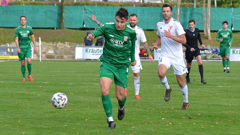Matthias Wächter (Mitte) vom TSV Abtswind erzielte in der Fußball-Bayernliga Nord im Heimspiel gegen den TSV Kornburg ein Tor und bereitete zwei weitere vor. Matthias Wächter (Mitte) vom TSV Abtswind erzielte in der Fußball-Bayernliga Nord im Heimspiel gegen den TSV Kornburg ein Tor und bereitete zwei weitere vor.