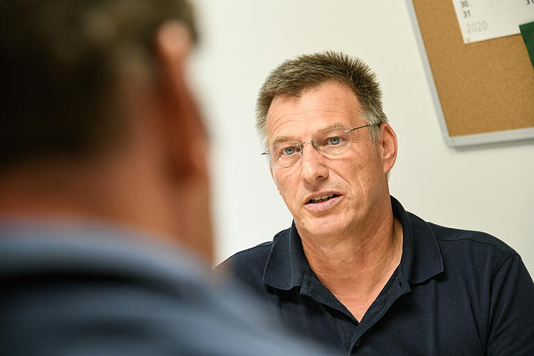 'Die Vorwürfe der Kreisbrandinspektoren haben mich schwer getroffen', sagt Kreisbrandrat Michael Reitzenstein im Gespräch mit Redakteur Thomas Fritz. 'Die Vorwürfe der Kreisbrandinspektoren haben mich schwer getroffen', sagt Kreisbrandrat Michael Reitzenstein im Gespräch mit Redakteur Thomas Fritz. 