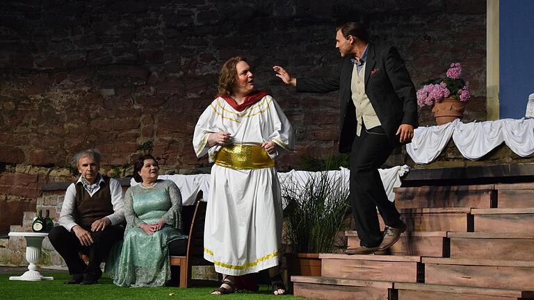Die Eröffnung der Scherenburgfestspiele 2021 mit der Komödie 'Der Raub der Sabinerinnen'.