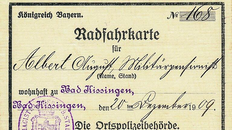 Geschichte des Radsports in Bad Kissingen - Eine solche Radfahrkarte (hier von 1909) musste der Radfahrer mit sich führen und war auf Verlangen dem zuständigen Beamten vorzuzeigen. Geschichte des Radsports in Bad Kissingen - Eine solche Radfahrkarte (hier von 1909) musste der Radfahrer mit sich führen und war auf Verlangen dem zuständigen Beamten vorzuzeigen.
