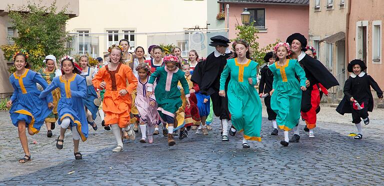Rund 200 Darstellerinnen und Darsteller wirken beim Heimatspiel in Münnerstadt mit. Rund 200 Darstellerinnen und Darsteller wirken beim Heimatspiel in Münnerstadt mit. 
