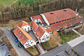 Die Luftaufnahme der Weißen Mühle in Estenfeld zeigt den Innenhof, den der CSU-Ortsverband künftig sonntags bewirtschaften möchte.