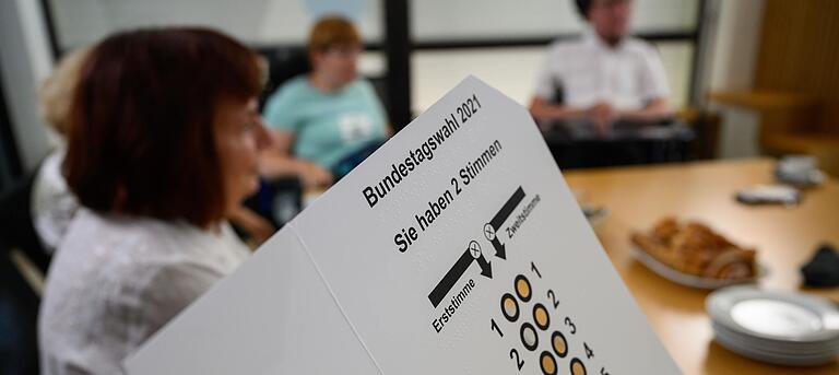 Für die Bundestagswahl gab es Schablonen, mit deren Hilfe Menschen mit einer Sehbehinderung wählen konnten. Für die bayerischen Landtags- und Bezirkstagswahlen gibt es die nicht.&nbsp;