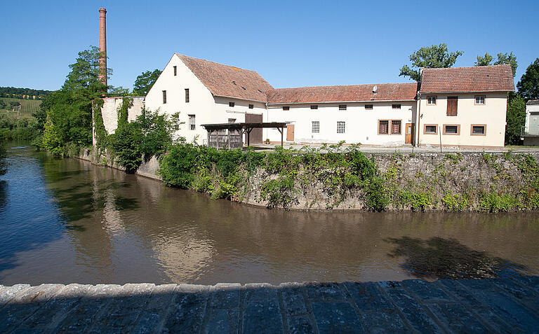 Wird der Alte Hafen in Marktsteft saniert? Und entsteht dort die Umweltstation des Landkreises? Ein Jahr lang sind diese Fragen offen.