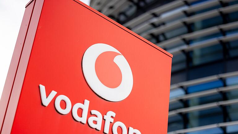 Vodafone investiert rund 140 Millionen Euro in KI-Systeme       -  Vodafone investiert in diesem Jahr rund 140 Millionen Euro in KI-Systeme, um die Beantwortung von Kundenanfragen zu verbessern. (Archivbild)