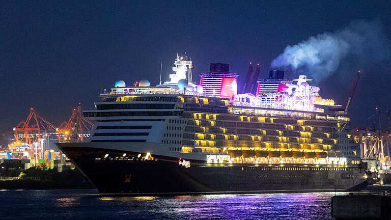 Das Kreuzfahrtschiff &bdquo;Disney Dream&rdquo; läuft in Hamburg ein       -  Die &bdquo;Disney Dream&rdquo; wurde in der Papenburger Meyer-Werft gebaut.