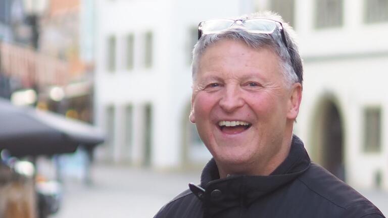 Harry Stiegler aus Kitzingen braucht keinen Fasching, um zu lachen. Harry Stiegler aus Kitzingen braucht keinen Fasching, um zu lachen. 