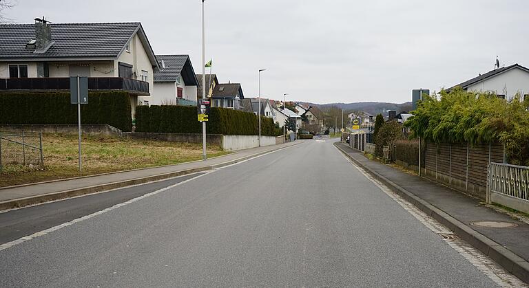 In diesem Bereich der Billingshäuser Straße übernimmt die Gemeinde die Räum- und Streupflicht im Winter. In diesem Bereich der Billingshäuser Straße übernimmt die Gemeinde die Räum- und Streupflicht im Winter.