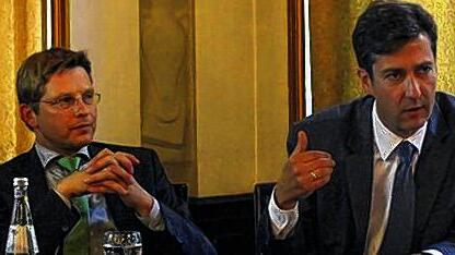Pressekonferenz nach der OB-Nominierung: von links WL-Fraktionsvorsitzender Jürgen Weber, MdL Oliver Jörg als CSU-Kreisvorsitzender, Kandidat Christian Schuchardt und FDP-Kreischef Berthold Hausstein. Pressekonferenz nach der OB-Nominierung: von links WL-Fraktionsvorsitzender Jürgen Weber, MdL Oliver Jörg als CSU-Kreisvorsitzender, Kandidat Christian Schuchardt und FDP-Kreischef Berthold Hausstein.