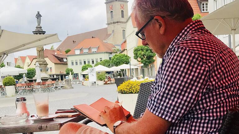 'Lesen, schreiben, Bad Neustadts Piazza genießen' - der Münchner Historiker Michael Henneberg schildert die Eindrücke seines 15-wöchigen Gastspiels in der Saalestadt 'Lesen, schreiben, Bad Neustadts Piazza genießen' - der Münchner Historiker Michael Henneberg schildert die Eindrücke seines 15-wöchigen Gastspiels in der Saalestadt