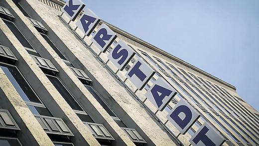 Banges Warten bei Karstadt: Nach dem erneuten Eigentümerwechsel ist die Zukunft ungewiss.