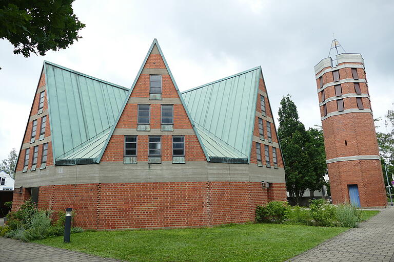 Die Johanneskirche in Hallstadt. Die Johanneskirche in Hallstadt.