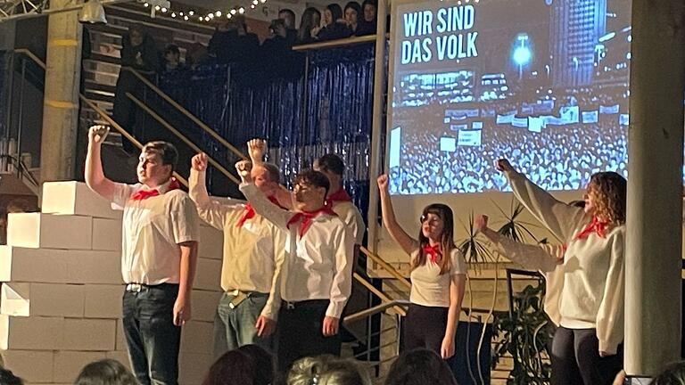 Schüler der 9. Klasse: Nico Scheiner, Malin Salisch, Erik Gräbe, Jeremy Goßmann, Corolina Tribelgorn, Luna Hutzelmann, Karina Rausch.