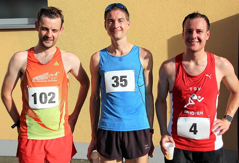 Das Sieger-Trio beim Hauptlauf in Großlangheim: In der Mitte Sieger Philipp Zabel, links Rene Amtmann und rechts Maximilian Fleischmann. Das Sieger-Trio beim Hauptlauf in Großlangheim: In der Mitte Sieger Philipp Zabel, links Rene Amtmann und rechts Maximilian Fleischmann.