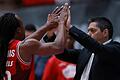 Können die Würzburg Baskets&nbsp;(im Bild: OShowen Williams und Headcoach Sasa Filipovski)&nbsp;einen Auswärtssieg beim Syntainics MBC holen?