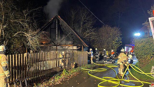 Hoher Schaden entstand beim Brand einer Garage und eines Carports in Rottenstein. Hoher Schaden entstand beim Brand einer Garage und eines Carports in Rottenstein.