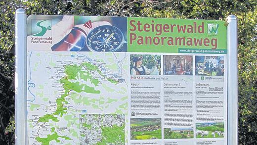 Werbung für die Schönheiten der Natur: Diese Informationstafel steht auf dem Eulenberg hoch über Michelau. Werbung für die Schönheiten der Natur: Diese Informationstafel steht auf dem Eulenberg hoch über Michelau.