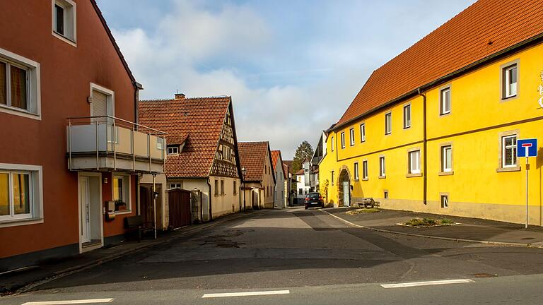 Bei der geplanten Erneuerung der Rosenbergstraße bereitet die Planung der Kanalisation große Sorgen. Nach einer Lösung wird noch gesucht. Bei der geplanten Erneuerung der Rosenbergstraße bereitet die Planung der Kanalisation große Sorgen. Nach einer Lösung wird noch gesucht.