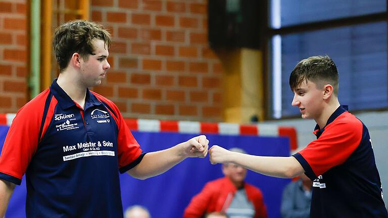 Luis Kraus (links) und Lorenz Schäfer ließen ihren Gegnern kaum eine Chance: Der TTC Kist gewann mit 10:0 gegen den SV Haiming und führt die Tabelle der Tischtennis-Regionalliga Süd an.