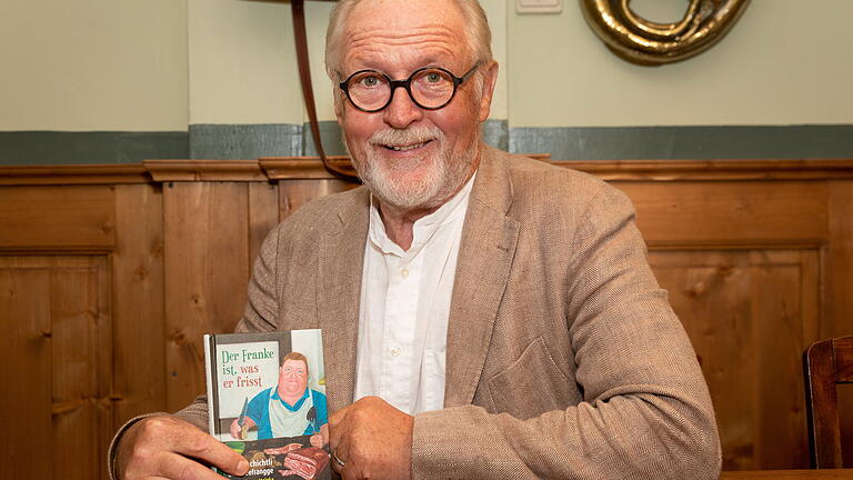 Nachtwächter Wolfgang Mainka hat ein fränkisches Kochbuch verfasst, das er kürzlich im Nachtwächterstüble vorstellte. Foto: Patty Varasano