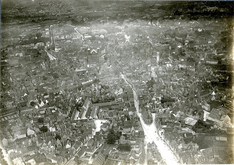 Bild A: Noch ist unklar um welche Stadt es sich hier handelt. Falls Sie einen Tipp haben, hinterlassen Sie doch einen Kommentar. Bild A: Noch ist unklar um welche Stadt es sich hier handelt. Falls Sie einen Tipp haben, hinterlassen Sie doch einen Kommentar.