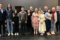 Teilnehmer des Wettbewerba der Seraphin-Stiftung (von links): Prof. Jochen Kuper (Jury), Bariton Jakob Ewert (1. Preis), Pianistin Marianna Uzankichyan (1. Preis), Bariton Yao Liu (2. Preis), Pianistin Saori Iuchi (2. Preis), Prof. Martin Hummel (Jury), Sopranistin Anastasia Fendel (3. Preis), Mirella Hagen (Jury), Pianistin Chen He (3. Preis), Prof. Gerold Huber (Juryvorsitz), Sopranistin Xinxin Zhao (Förderpreis), Sopranistin Mechtild Söffler (Förderpreis), Prof. Alexander Fleischer (Jury, Organisation). Nicht auf dem Bild: Pianist Dmitrii Zhovkovskii (Förderpreis), Prof. Jörg Joachim Metzger (Jury, Stifter der Preisgelder).