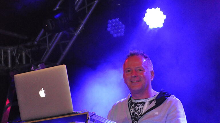 DJ