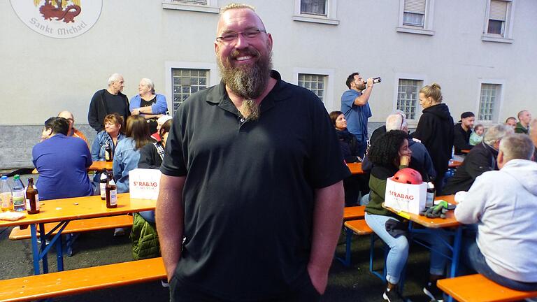 Thorsten Pohl ist der Polier am Schwarzacher Standort. Er hofft bei neuen Azubis auch auf das weibliche Geschlecht, denn der Straßenbau sei keine Männerdomäne mehr. Thorsten Pohl ist der Polier am Schwarzacher Standort. Er hofft bei neuen Azubis auch auf das weibliche Geschlecht, denn der Straßenbau sei keine Männerdomäne mehr.