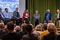 Julia Back (Mitte) von der Main-Post&nbsp;moderierte die Neujahrs-Talkrunde in Mellrichstadt mit (von links) Bürgermeister Michael Kraus, Landwirt Johannes Klüber, TSV-Vorsitzender Klaus Graf, Seniorenheimleiterin Monika Heusinger, Schulleiter Achim Libischer und Landrat Thomas Habermann.