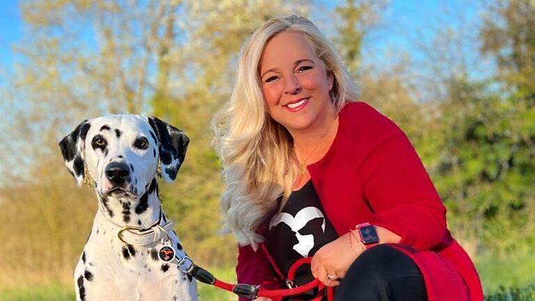 Stevi Page und ihr Hund 'Schnücks'.