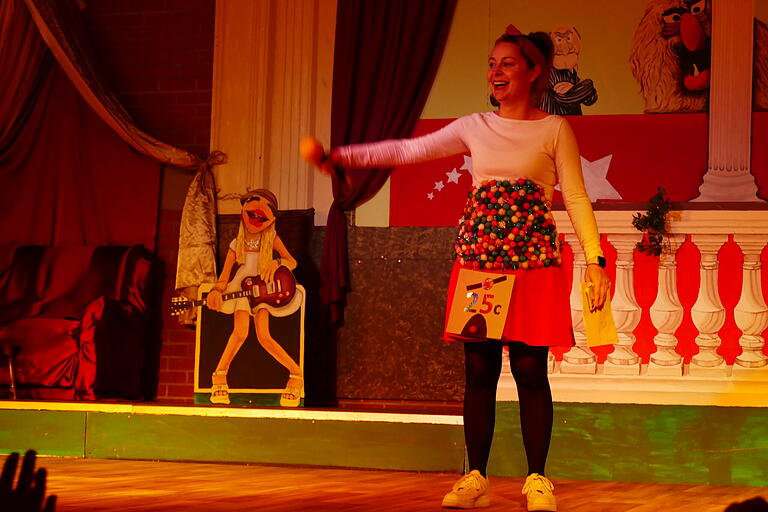 Dank Franziska Schubert fand die erste inklusive Prunksitzung des KKC in der Turnhalle Kleinrinderfeld statt. Dank Franziska Schubert fand die erste inklusive Prunksitzung des KKC in der Turnhalle Kleinrinderfeld statt.