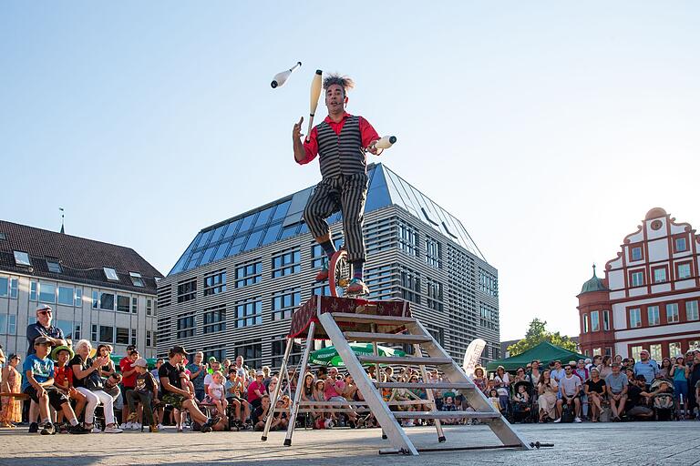 Beim Stramu erwartet die Besucher viel Kunst von klassischer Straßenmusik bis zur Feuershow. Beim Stramu erwartet die Besucher viel Kunst von klassischer Straßenmusik bis zur Feuershow.