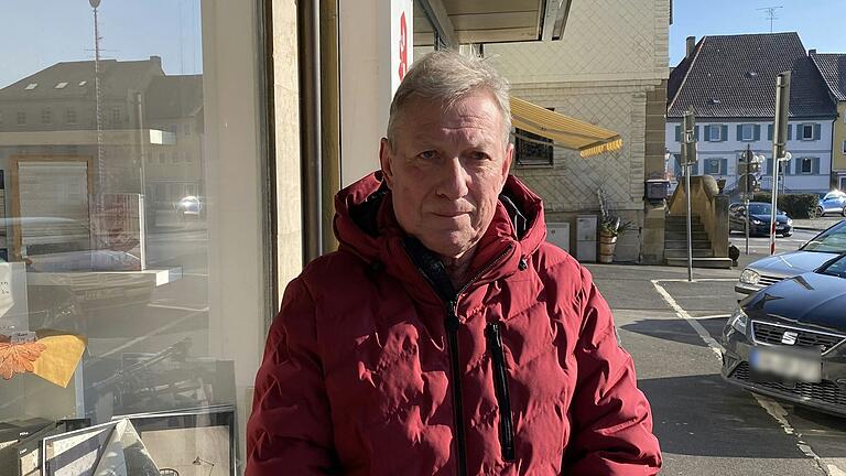 Peter Kuhn (68) aus Althausen präferiert Fastnacht in Franken gegenüber den großen Faschingsveranstaltungen in Mainz oder Köln. Peter Kuhn (68) aus Althausen präferiert Fastnacht in Franken gegenüber den großen Faschingsveranstaltungen in Mainz oder Köln.