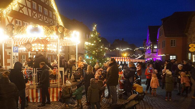 Bei der Kinderweihnacht in Prichsenstadt warteten auf gut 300 Metern zahlreiche Attraktionen auf die kleinen und großen Besucher.