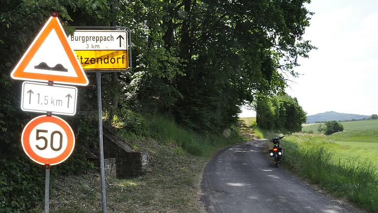 Ein Blick auf die Verbinungsstraße.