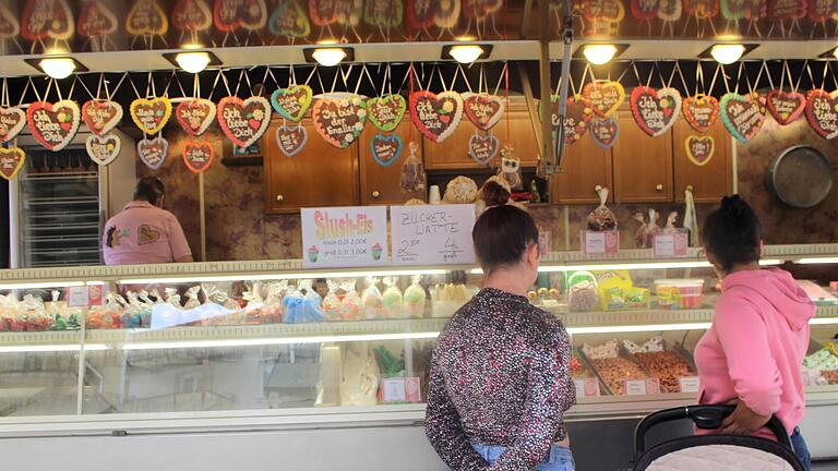 Allerlei Süßigkeiten gibt es auf dem Bad Brückenauer Stadtfest.       -  Allerlei Süßigkeiten gibt es auf dem Bad Brückenauer Stadtfest.