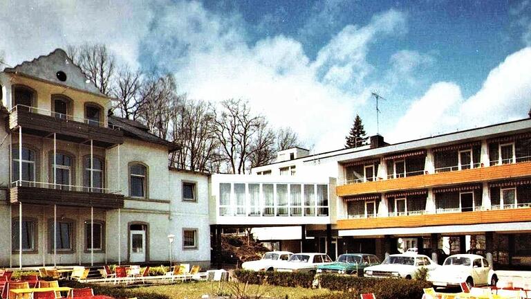 Das alte Kurheim Fürst Bismarck (links) mit modernem Motel I und (dahinter) Motel II um 1970       -  Das alte Kurheim Fürst Bismarck (links) mit modernem Motel I und (dahinter) Motel II um 1970