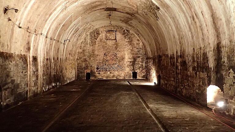 So manche Überraschung bieten die Keller unter Schweinfurts Altstadt. Im Bild der Gewölbekeller der Brauerei Roth. Die SPD setzte nun durch, dass das Kellerkataster in 2019 fortgeführt wird. So manche Überraschung bieten die Keller unter Schweinfurts Altstadt. Im Bild der Gewölbekeller der Brauerei Roth. Die SPD setzte nun durch, dass das Kellerkataster in 2019 fortgeführt wird.