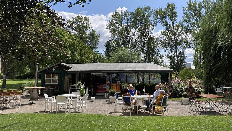 Der Kiosk am Glöckle-See in Grafenrheinfeld bleibt geöffnet. Eine Anreiner-Klage zum Entzug seiner Gaststättenerlaubnis hat das Verwaltungsgericht Würzburg abgewiesen.