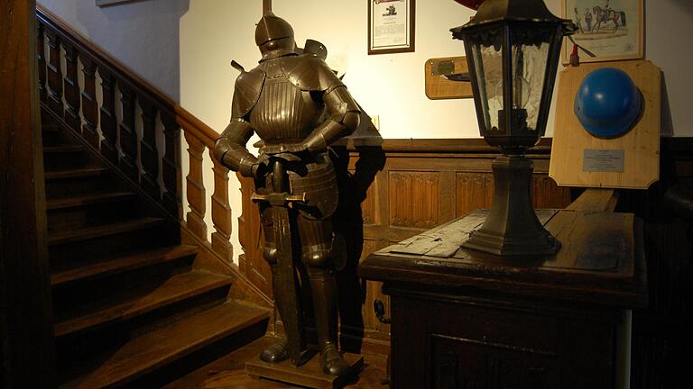 Für den Ritter aus der Eingangshalle gibt es auch schon Interessenten. Für den Ritter aus der Eingangshalle gibt es auch schon Interessenten. 