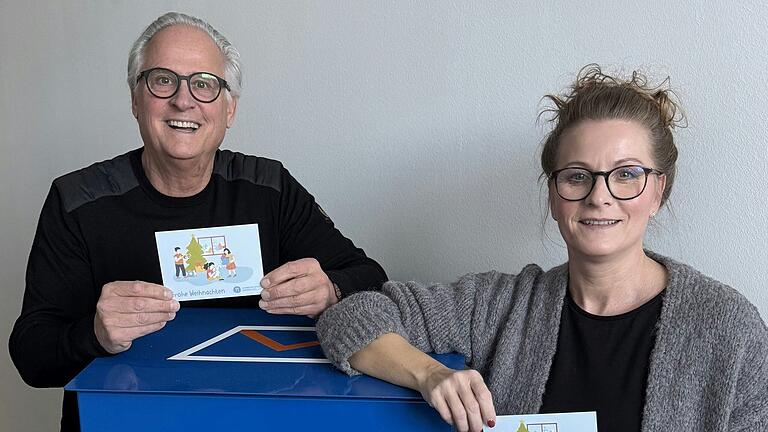 Martina Schöderlein (rechts), die Verkaufsleitung der Main-Post-Logistik GmbH, zusammen mit Peter Kruse, dem Botschafter der Schweinfurter Kindertafel.