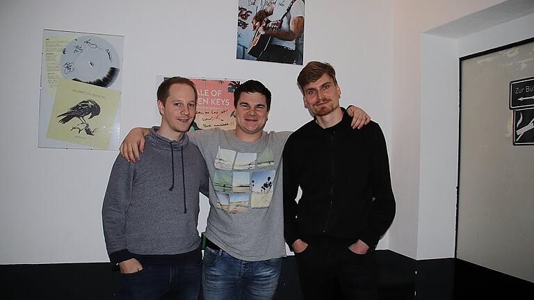 Seit fünf Jahren schon betreibt der Verein „initiative for music and youth culture nes“ das JUZE in Bad Neustadt. Von Anfang an dabei waren (von links) Michael Haubner, derzeit Schriftführer und Technikbeauftragter, Marcel Schäfer, Vorsitzender, und Forian Hein. Seit fünf Jahren schon betreibt der Verein „initiative for music and youth culture nes“ das JUZE in Bad Neustadt. Von Anfang an dabei waren (von links) Michael Haubner, derzeit Schriftführer und Technikbeauftragter, Marcel Schäfer, Vorsitzender, und Forian Hein.