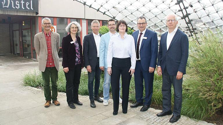 Traten bei der Ethik-Fachtagung auf (von links): Wolfgang George (Leiter Transmit-Projektbereich Versorgungsforschung und Beratung Gießen), Ute Hiby (Ärztliche Leitung der Palliativstation am Rhön-Klinikum), Thomas Sitte (Vorstand Deutsche Palliativstiftung Fulda), Conrad Wesch (Universitätsspital Basel), Heike Seeliger, Volker Ziegler und Sebastian Kerber (alle Rhön-Klinikum).