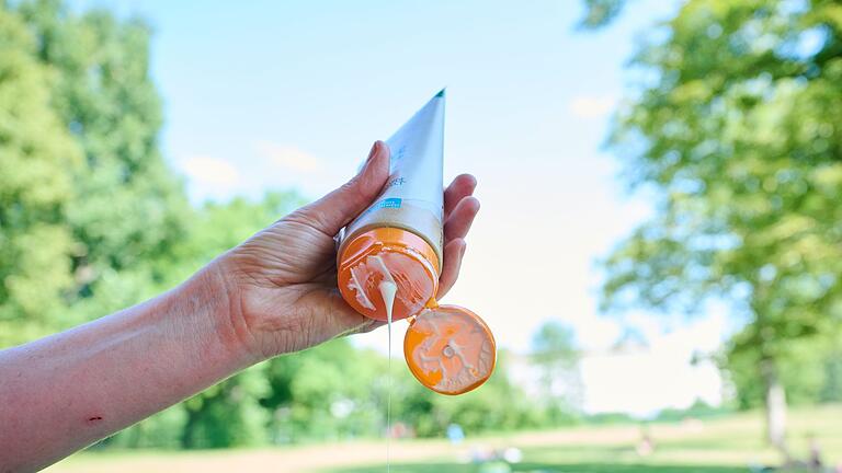 Illustration - Sonnencreme       -  Bei der Wahl der Sonnencreme kommt es auf den Lichtschutzfaktor an.