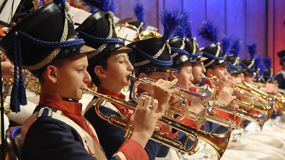 Das Jugendmusikkorps der Stadt Bad Kissingen tritt im Regentenbau auf. Foto: Peter Klopf       -  Das Jugendmusikkorps der Stadt Bad Kissingen tritt im Regentenbau auf. Foto: Peter Klopf